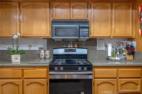 Kitchen - 22117 Cholena, Apple Valley, CA 92307 photo 5 of 5