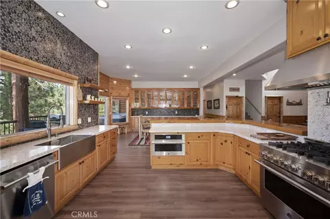 Kitchen - 440 Windsong, Big Bear Lake, CA 92315 photo 3 of 4