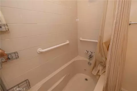 Bath - 31531 Ocean View Dr, Running Springs, CA 92382 photo 3 of 4