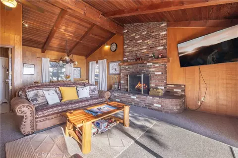 Living - 31531 Ocean View Dr, Running Springs, CA 92382 photo 3 of 7