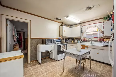 Kitchen - 412 Palm, Needles, CA 92363 photo 1 of 3