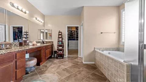 Entry Way - 5422 Osprey Ct, Fontana, CA 92336 photo 5 of 6