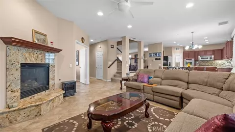 Entry Way - 5422 Osprey Ct, Fontana, CA 92336 photo 1 of 6