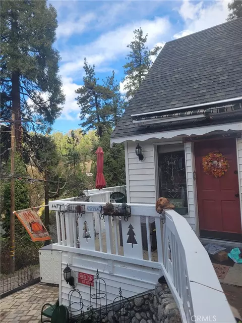 447 Valley Rd, Crestline, CA 92325