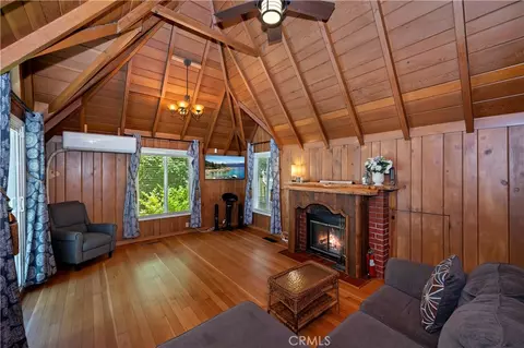Living - 311 Hemlock, Lake Arrowhead, CA 92352 photo 1 of 2