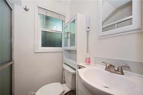Bath - 311 Hemlock, Lake Arrowhead, CA 92352 photo 1 of 3