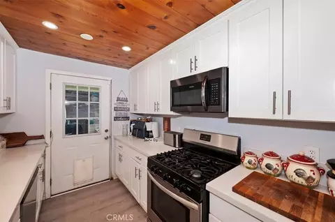 Kitchen - 23869 Wildwood, Crestline, CA 92325 photo 1 of 3