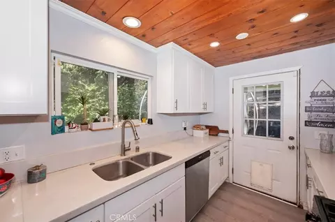 Kitchen - 23869 Wildwood, Crestline, CA 92325 photo 2 of 3