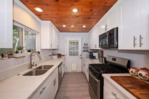 Kitchen - 23869 Wildwood, Crestline, CA 92325 photo 3 of 3
