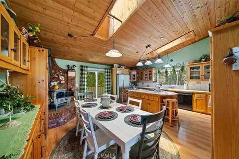 Dining - 41775 Garstin, Big Bear Lake, CA 92315 photo 2 of 4