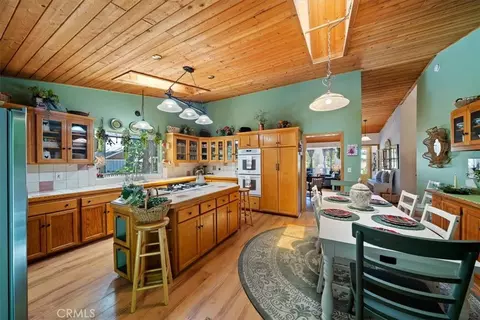 Kitchen - 41775 Garstin, Big Bear Lake, CA 92315 photo 1 of 3