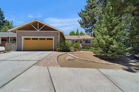 Exterior - 41775 Garstin, Big Bear Lake, CA 92315 photo 16 of 17