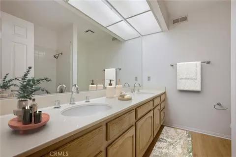 Bath - 1240 Jonah, Corona, CA 92882 photo 2 of 5