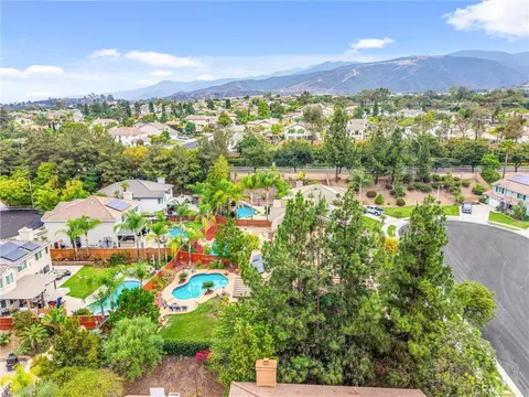 View/Area - 4015 Belfry Cir, Corona, CA 92883 photo 9 of 14