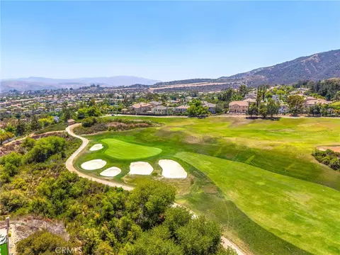 View/Area - 4015 Belfry Cir, Corona, CA 92883 photo 13 of 14