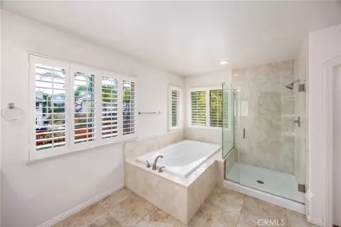 Bath - 4015 Belfry Cir, Corona, CA 92883 photo 2 of 3