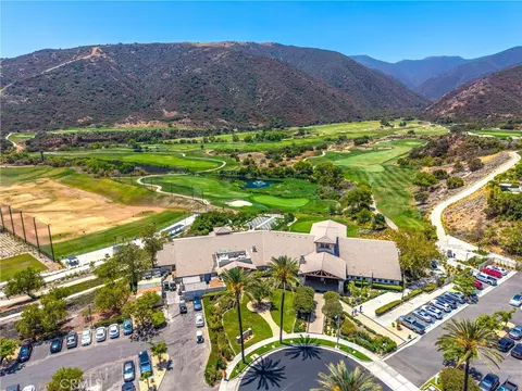 View/Area - 4015 Belfry Cir, Corona, CA 92883 photo 11 of 14