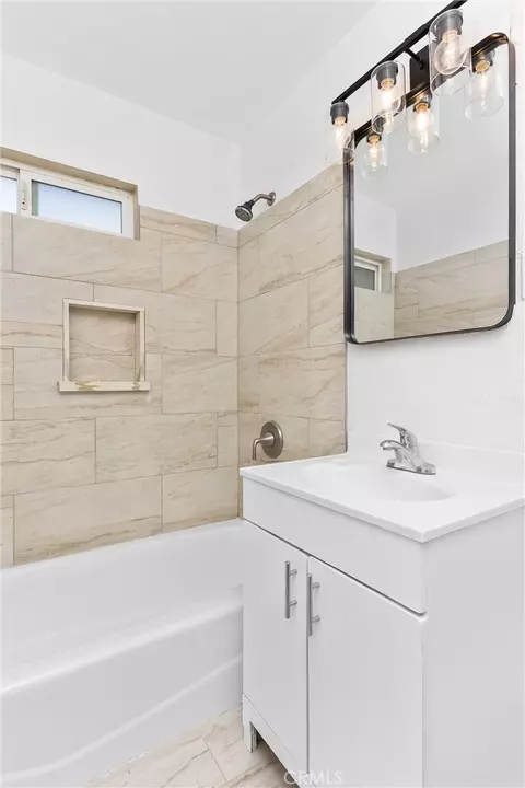 Bath - 15944 Wintun Rd, Apple Valley, CA 92307 photo 2 of 7