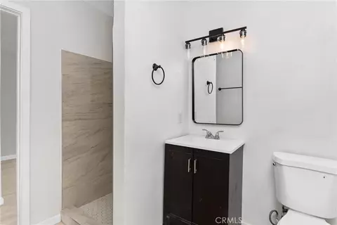 Bath - 15944 Wintun Rd, Apple Valley, CA 92307 photo 6 of 7