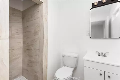 Bath - 15944 Wintun Rd, Apple Valley, CA 92307 photo 3 of 7