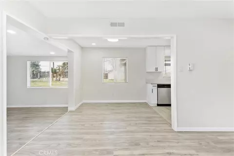 Living - 15944 Wintun Rd, Apple Valley, CA 92307 photo 4 of 10