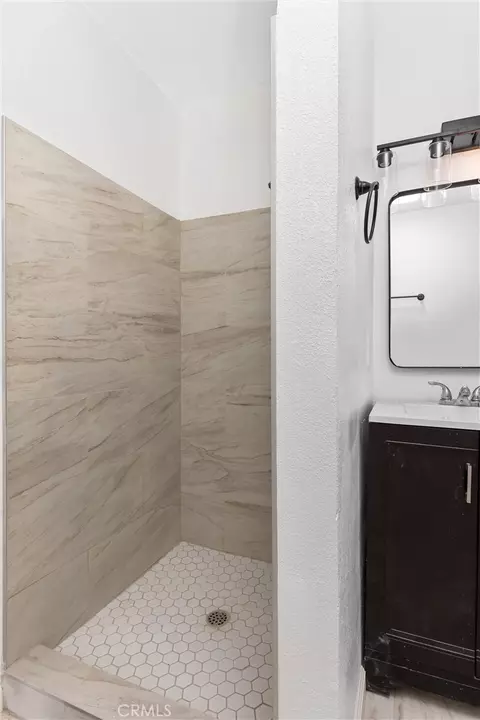 Bath - 15944 Wintun Rd, Apple Valley, CA 92307 photo 7 of 7