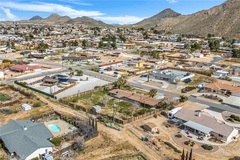 View/Area - 15944 Wintun Rd, Apple Valley, CA 92307 photo 8 of 11