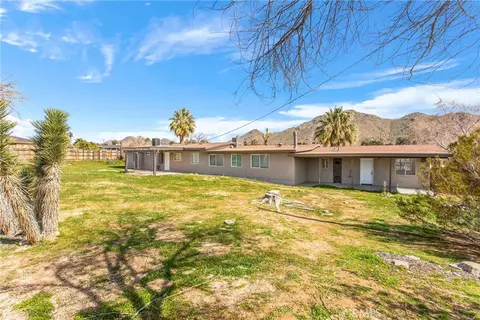 Exterior - 15944 Wintun Rd, Apple Valley, CA 92307 photo 5 of 6