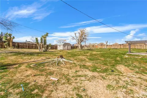 Exterior - 15944 Wintun Rd, Apple Valley, CA 92307 photo 4 of 6