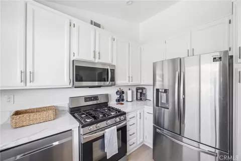 Kitchen - 33542 Pecan, Yucaipa, CA 92399 photo 3 of 4