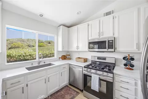 Kitchen - 33542 Pecan, Yucaipa, CA 92399 photo 2 of 4
