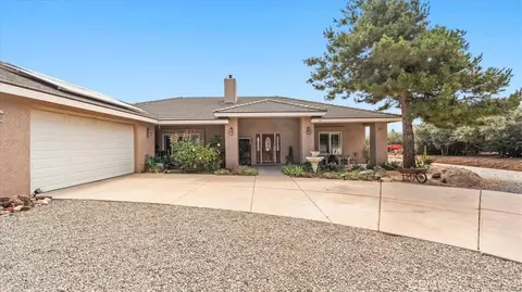 Exterior - 10271 Clover, Hesperia, CA 92344 photo 8 of 9