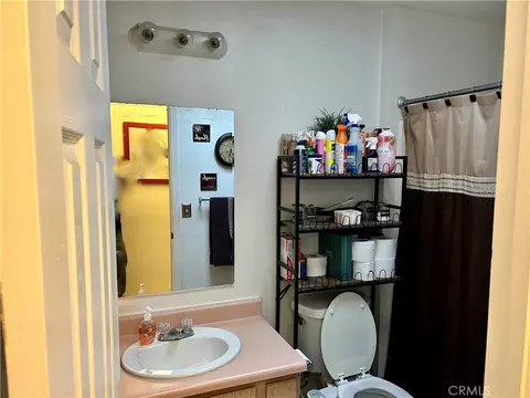 Bath - 14547 Mission St, Cabazon, CA 92230 photo 1 of 1