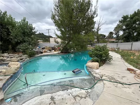 549 Reservoir Rd, Mentone, CA 92359 photo 2