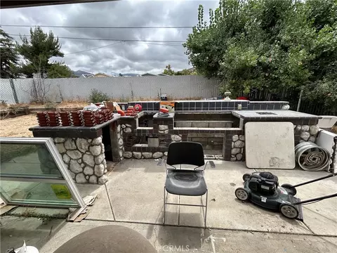 549 Reservoir Rd, Mentone, CA 92359 photo 3