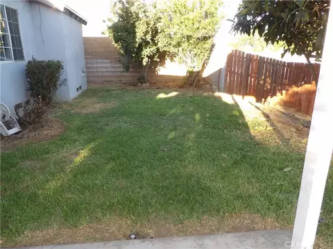 27123 Stratford St, Highland, CA 92346 photo 10
