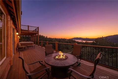 438 Starlight Cir, Big Bear Lake, CA 92315 photo 3