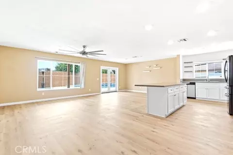 Living - 457 Cimarron, Perris, CA 92570 photo 3 of 4
