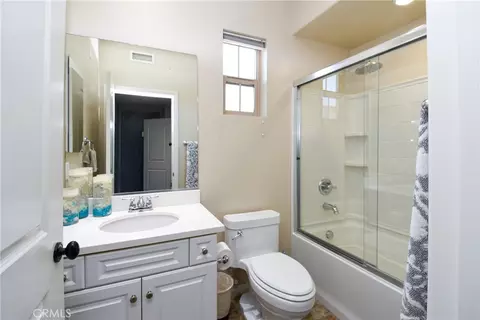 Bath - 3980 E Bethany #5, Ontario, CA 91761 photo 2 of 3