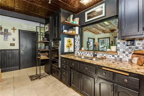 Kitchen - 40940 Pine Dr, Forest Falls, CA 92339 photo 4 of 4