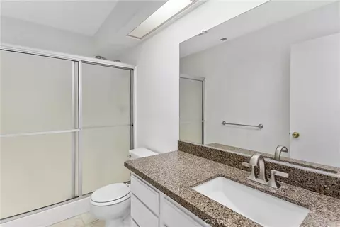 Bath - 12823 Daisy Ct, Yucaipa, CA 92399 photo 2 of 6