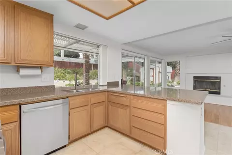 Kitchen - 12823 Daisy Ct, Yucaipa, CA 92399 photo 2 of 4