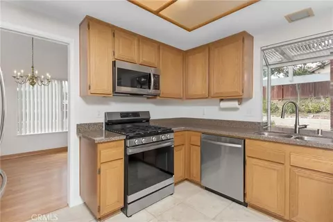 Kitchen - 12823 Daisy Ct, Yucaipa, CA 92399 photo 4 of 4
