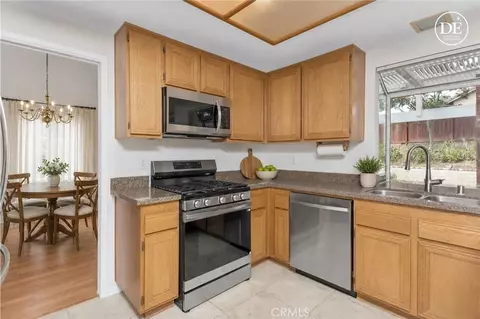 Kitchen - 12823 Daisy Ct, Yucaipa, CA 92399 photo 3 of 4