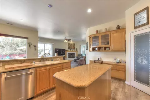Kitchen - 17292 Bali, Riverside, CA 92504 photo 2 of 6