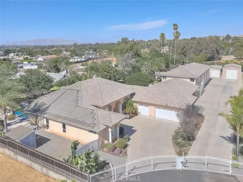 View/Area - 17292 Bali, Riverside, CA 92504 photo 2 of 11