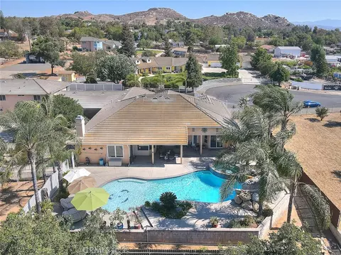 View/Area - 17292 Bali, Riverside, CA 92504 photo 6 of 11