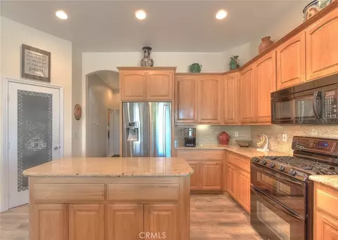 Kitchen - 17292 Bali, Riverside, CA 92504 photo 4 of 6