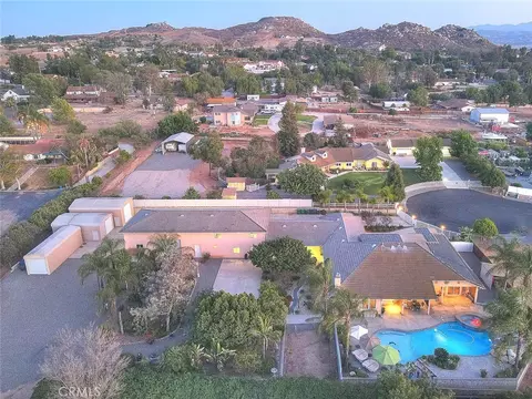 View/Area - 17292 Bali, Riverside, CA 92504 photo 9 of 11