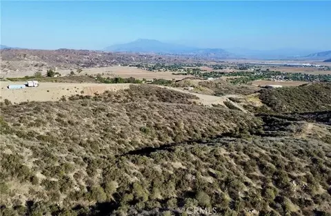 27920 Vista Suelto Rd, Moreno Valley, CA 92555
